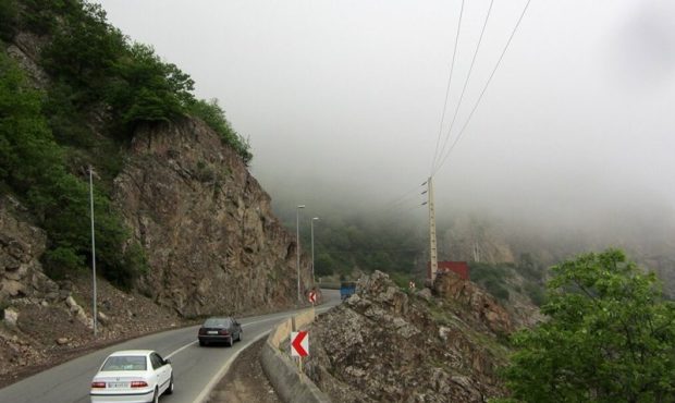 مه‌گرفتگی و ترافیک در جاده چالوس