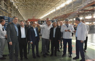 بازدید مدیرعامل بانک از شرکت پارس خودرو برای حمایت از تولید داخلی